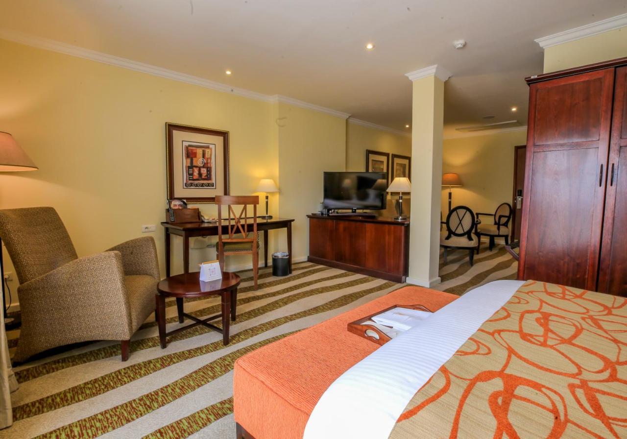Kigali Serena Hotel Экстерьер фото