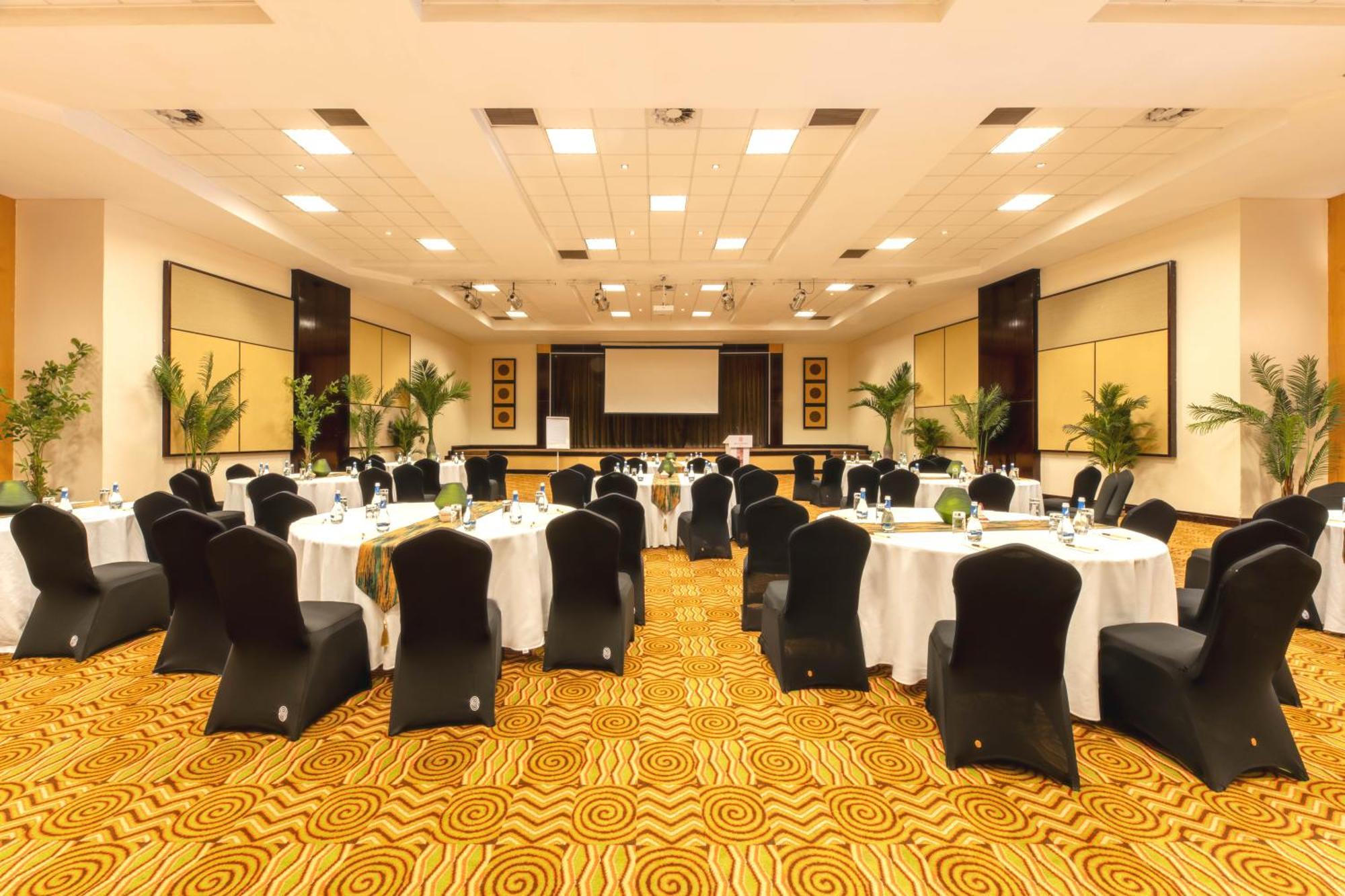 Kigali Serena Hotel Экстерьер фото
