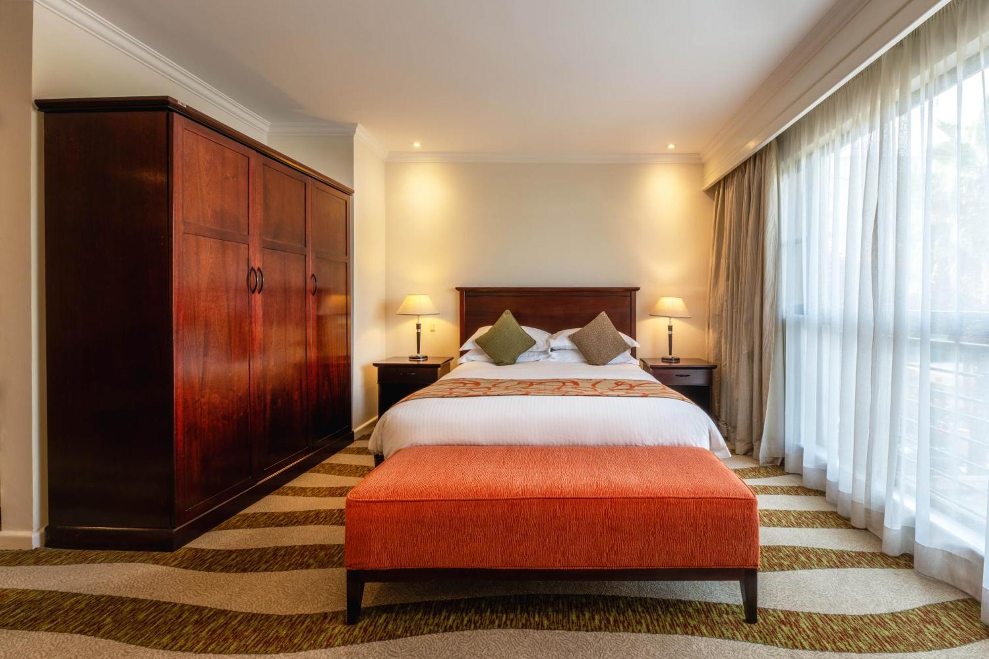 Kigali Serena Hotel Экстерьер фото