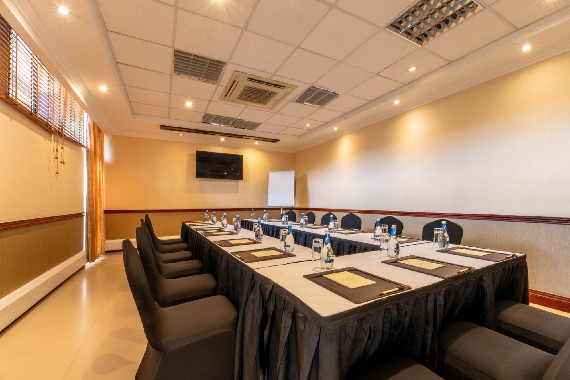 Kigali Serena Hotel Экстерьер фото