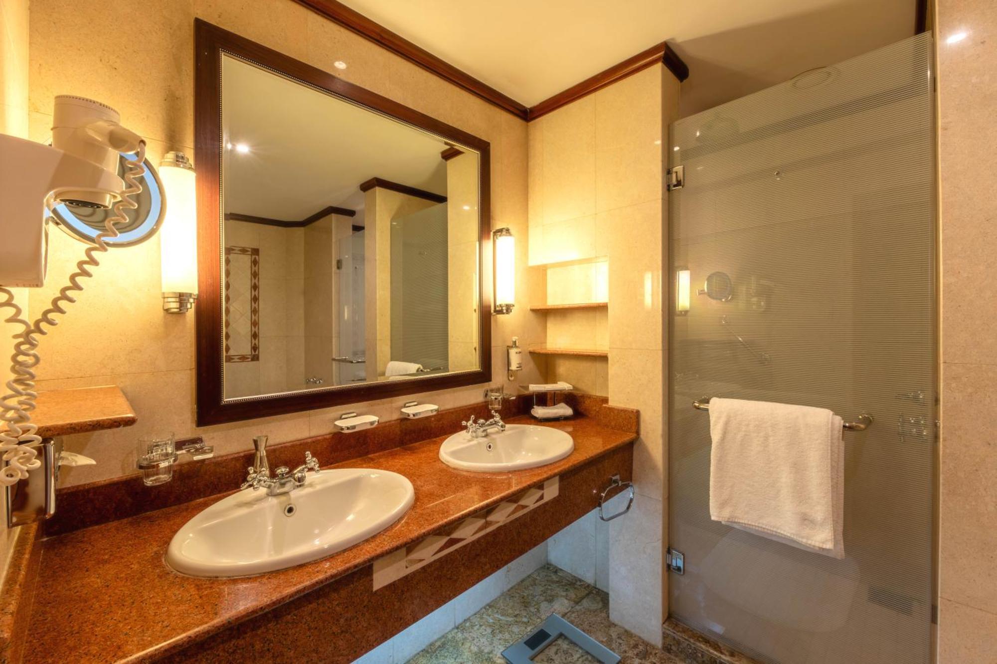 Kigali Serena Hotel Экстерьер фото