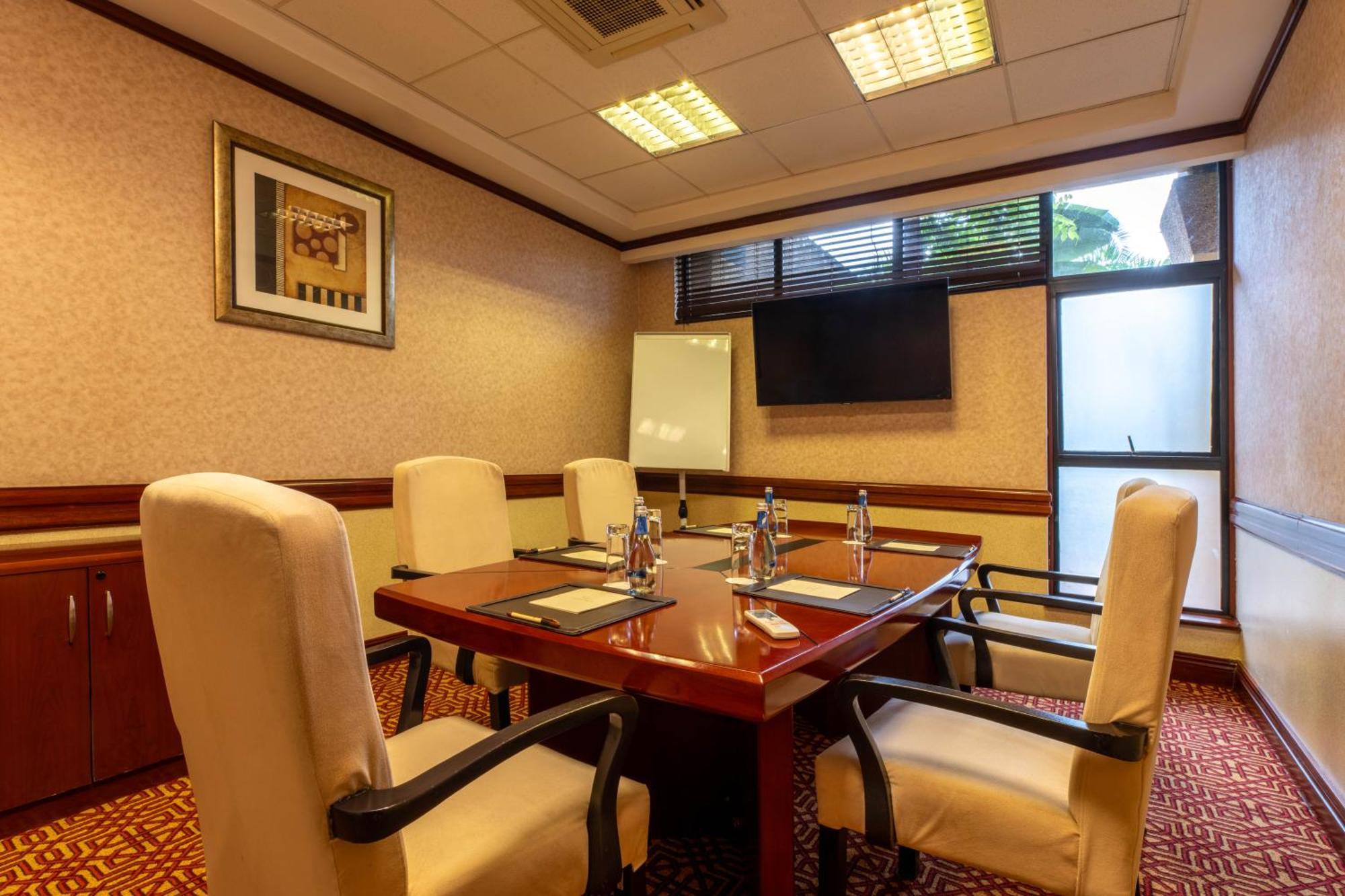 Kigali Serena Hotel Экстерьер фото